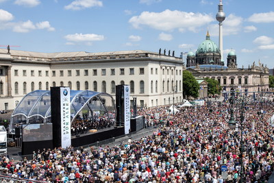 Audience of 42.000 people at "State Opera for All" 2014 © BMW AG (PRNewsfoto/BMW Group)