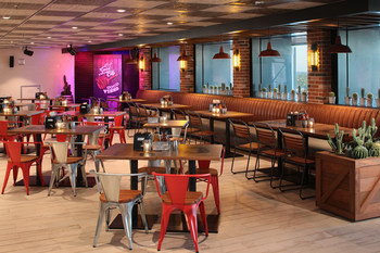 The newly amplified Oasis of the Seas debuts Royal Caribbean’s first-ever barbecue restaurant, Portside BBQ. The meat-packed menu features authentic barbecue favorites inspired by the best-in-class styles across the United States.