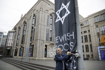 "We want to set up a sign of solidarity for Jewish life in Germany," says Director Dr Berndt Schmidt hoisting a commanding flag which features the Star of David and the inscription ‘Jewish Roots Since 1919’ in front of the Friedrichstadt-Palast in Berlin on Wednesday 27 November 2019.