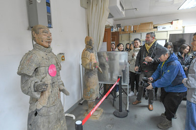 At Emperor Qinshihuang's Mausoleum Site Museum, journalists watching the repairing process on The Terracotta Army. (PRNewsfoto/Xi'an Municipal Committee)
