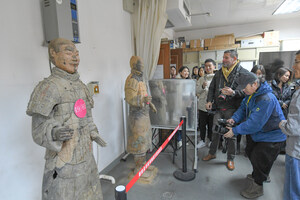 Journalists from numerous countries visit Xi'an, China to experience the vitality and openness of this inland region