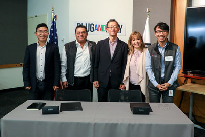 From left to right: David Kim (Corporate Partnerships Manager, Plug and Play), Saeed Amidi (Founder & CEO, Plug and Play), Yoon Suh (EVP, LG), Jackie Hernandez (SVP Global Partnerships, Plug and Play), Sungkwong Kang (Senior Manager, LG TCA)