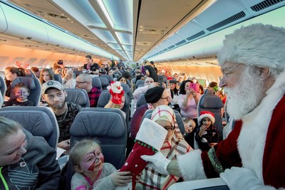 Événement 'En vol avec le père Noël' d'Air Transat au profit de la Fondation Rêves d'enfants (Groupe CNW/Transat A.T. Inc.)