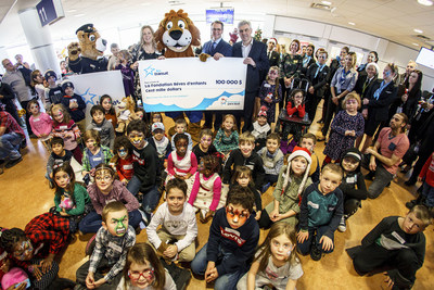 Événement 'En vol avec le père Noël' d'Air Transat au profit de la Fondation Rêves d'enfants (Groupe CNW/Transat A.T. Inc.)