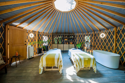 Yurt con cama de masaje