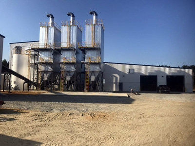 The Carolina Poultry Power facility in Farmville, N.C., generates 2 megawatts (MW) of power and 75,000 tons of steam per hour – using more than 230 tons of turkey waste a day. Duke Energy and other utilities are purchasing renewable energy certificates (RECs) from the $32 million biomass facility.