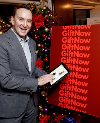 Celebrity personality and fashion expert Clinton Kelly shares his holiday tips at an exclusive event hosted by GiftNow, a Synchrony Solution.