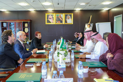 From left: MSF Yemen Program Manager Charles Gaudry, MSF International Representative in the Middle East Antoine Bieler and Yemen Project Officer Caroline Seguin with representatives of the Saudi Development and Reconstruction Program for Yemen (SDRPY) at program headquarters in Riyadh (11 December 2019)