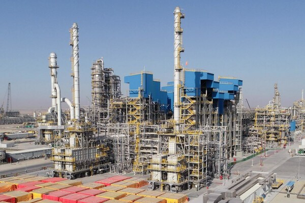 Sinopec Completes Main Unit of the Middle East's Largest Refinery.