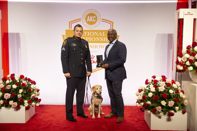 Mayor Jerry L. Demings presents K-9 Summer, a Labrador Retriever handled by Sergeant Micah Jones, with the 2019 ACE Award in the Uniformed Services category at the AKC National Championship Presented by Royal Canin.