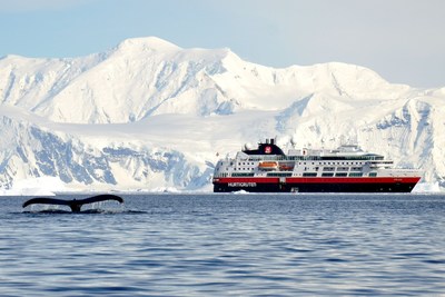 Hurtigruten propose aux voyageurs frus d'aventure d'explorer l'Antarctique en 2021 avec la possibilit d'assister  l'clipse solaire totale. Une exprience unique  vivre une fois dans sa vie. (PRNewsfoto/Hurtigruten)