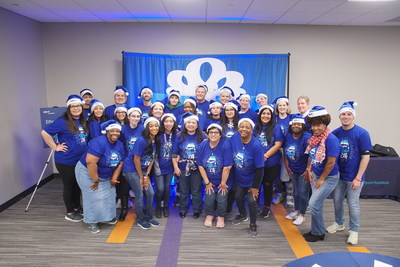 BBVA employee volunteers celebrate the holidays with local communities.