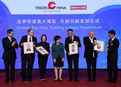 Deputy Editor-in-chief of China Daily, Qu Yingpu, farthest left, Commissioner of the Ministry of Foreign Affairs of the People's Republic of China in the Macao Special Administrative Region Shen Beili, center, and Deputy Director-General of the Department of Publicity and Culture at the Liaison Office of the Central People's Government in the Macao Special Administrative Region Yin Rutao, first right, presented special gifts to four guest speakers at Vision China in Macao on Dec 11. The guest speakers were John Ross, senior fellow at the Chongyang Institute for Financial Studies of Renmin University of China and former director of Economic and Business Policy of London, second left, Pansy Ho, group executive chairman and managing director of Shun Tak Holdings, third left, Zhang Weiwei, director of the China Institute at Fudan University, third right and Allan Zeman, chairman of Lan Kwai Fong Group, second right. [Photo by Edmond Tang/ China Daily]