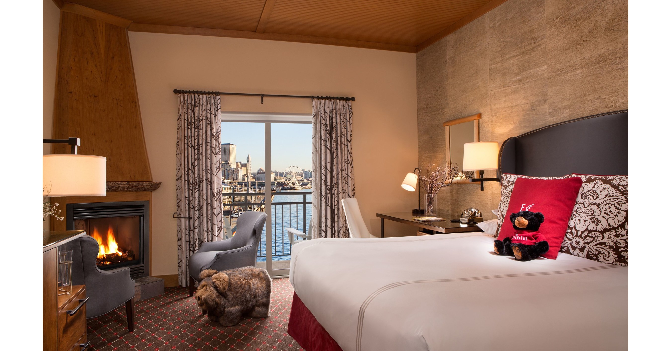 Expedia presents: Top-rated Cozy Accommodations for New Year's Eve 