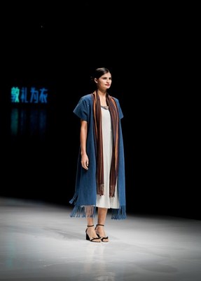 Clothing Collection Dyed with Li Nationality's Plants and Designed by Jinxiu Zhibei Wins the Gold Award at China International Formal Attire Design Competition