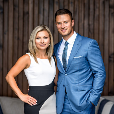 Mark Faris (right), CEO & Broker, and his wife Joanna, Co-Founder (left) created Faris Team in 2007. Now an independent brokerage, Faris Team clients will experience better, faster and more convenient service through all stages of buying and selling their homes. (CNW Group/Faris Team)