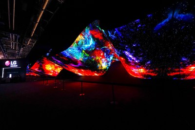 CES Spectators Mesmerized Yet Again with LG's Spectacular OLED 'Wave' and 'Fountain' Exhibitions (CNW Group/LG Electronics Canada)