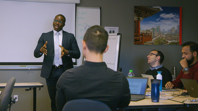 Kelechi Uzoma, gestionnaire de produit principal, ThinkOn - programme ACCES Leadership Connections et ancien lve du Webinaire sur les services en ligne (Groupe CNW/Accenture)