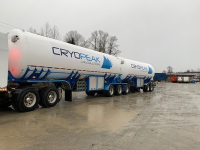 Cryopeak's new 20,700-gallon B-train LNG hauling unit entering service in Canada.