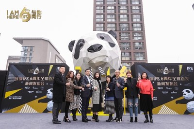Government officials as well as representatives of Chengdu IFS and resident brands, attend the joint global launch event at the 6th anniversary of Chengdu IFS