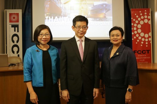 Dr Kobsak Pootrakool, Secretary to Thailand’s Council of Economic Ministers, Ms Duangjai Asawachintachit, Secretary General of the Thailand Board of Investment (BOI), and Ms Pimchanok Vonkorpon, Director-General of the Trade Policy and Strategy Office, or TPSO, at the Foreign Correspondent Club of Thailand in Bangkok, where they recently held a press conference about “Thailand’s investment ecosystem update”.