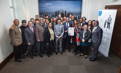 Los Angeles City Councilmember David E. Ryu presents a certificate of recognition to Todd Walthall, Blue Shield of California’s chief operating officer, for Blue Shield of California Promise Health Plan’s $1.1 million support for community-based organizations to improve access to quality care in Los Angeles County. Blue Shield and 12 nonprofit groups were recognized during Los Angeles City Council meeting for their commitment to local communities.