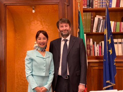 Trip.com Group CEO Jane Sun (left) meets with Italian Minister for Culture and Tourism Mr. Dario Franceschini (right).