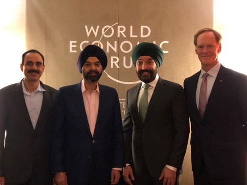 From left: Ajay Bhalla, President Cyber and Intelligence Solutions, Mastercard; Ajay Banga, CEO, Mastercard; the Honourable Navdeep Bains, Minister of Innovation, Science and Industry; and Ian McKay, CEO, Invest in Canada. (CNW Group/Innovation, Science and Economic Development Canada)