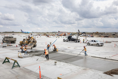 CarbonCure concrete poured at Calgary International Airport reducing 160 tonnes of carbon emissions. (CNW Group/CarbonCure Technologies)