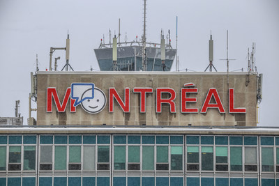 For the first time, the Bell Let's Talk logo is being displayed on the faade of YUL Montral-Trudeau International Airport. By doing so, ADM Aroports de Montral aims to provide high visibility to mental health and promote community action and awareness about this issue. (CNW Group/Aroports de Montral)