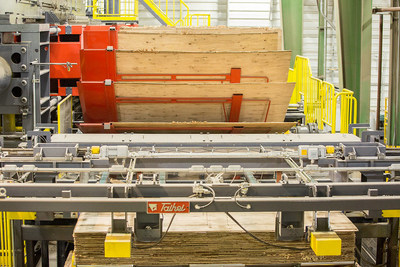 Freres Lumber's Taihei Horizontal Press is the first of its kind in the U.S. While safer and more energy efficient than conventional U.S. vertical presses, the horizontal hot press also increases production efficiency and maximizes the uniformity of contact pressure. Photo by Shanna Hall Photography. Freres Lumber's Taihei Horizontal Press is the first of its kind in the U.S. While safer and more energy efficient than conventional U.S. vertical presses, the horizontal hot press also increases production efficiency and maximizes the uniformity of contact pressure. Photo by Shanna Hall Photography.