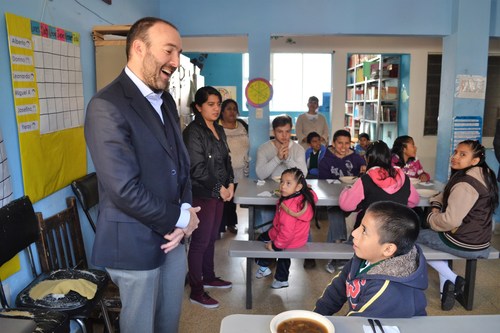 Jack Landsmanas Stern visits a classroom in Mexico
