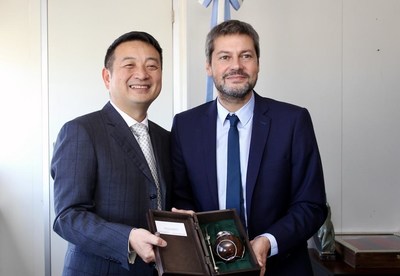 Aires to discuss opportunities for collaboration in the tourism sector. Trip.com Group Chairman James Liang (left) meets with Argentine Minister of Tourism and Sports Dr. Matías Lammens (right)