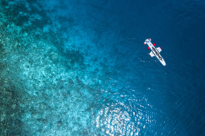 Experience a deepflight adventure, Four Seasons Resort Maldives at Landaa Giraavaru