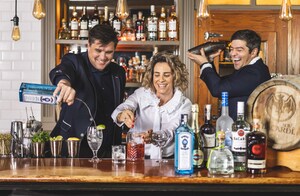 7.000 dipendenti Bacardi mettono l'"out of office" per visitare centinaia di bar in tutto il mondo e parlare di cocktail e cultura della mixology