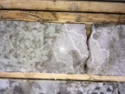 Figure 1 Pale pink to grey pollucite with white veining next to pale green spodumene at 49.5 m, PWM-18-116, West Joe Dyke (CNW Group/POWER METALS CORP)