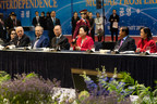 Los líderes mundiales desafían al coronavirus para las negociaciones de paz en Asia