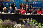 Líderes mundiais enfrentam o coronavírus por palestras pela paz na Ásia