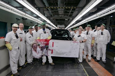 Associates celebrate the production of Honda of Canada Mfg.’s nine-millionth vehicle at the company’s manufacturing facility in Alliston, Ontario. (CNW Group/Honda Canada Inc.)