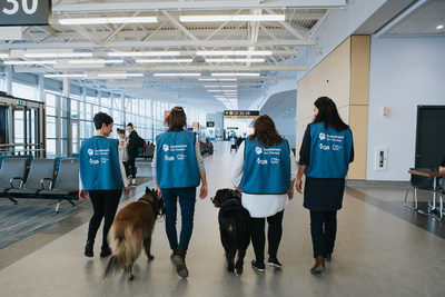YQB and Cégep de La Pocatière launch a pet therapy project. Photo credit: Marc-Antoine Hallé (CNW Group/Aéroport de Québec)