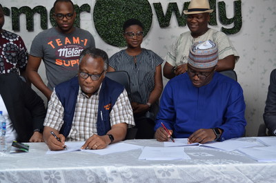 The Chairman, Best Foods L&P Limited, Mr. Emmanuel Ijewere and Founder and CEO of Farmcrowdy, Onyeka Akumah signing the acquisition deal at the Farmcrowdy office in Lagos, Nigeria.