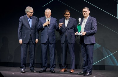 Daimler executives Martin Daum (left) and Marcus Schoenenberg (right) present the Daimler Supplier Award to Meritor’s Jay Craig, CEO and president (second from left) and Chris Villavarayan, executive vice president and chief operating officer.