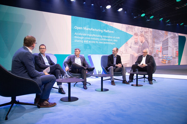 The first appearance of the Open Manufacturing Platform (f.l.t.r): Sven Hamann, SVP Bosch Connected Industry; Ralf Waltram, VP IT Systems Production and Logistics, BMW Group; Dr.-Ing. Michael Bolle, Member of the Board of Management, Bosch Group; Scott Guthrie, EVP Cloud & AI, Microsoft; Werner Balandat, Head of Production Management, ZF Friedrichshafen AG