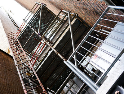 Fort Worth, Texas - Unlike most systems that have outdoor units on the roof of a building, the units for The Sinclair’s VRF system are located on mezzanines in the alley to create space for a rooftop bar.