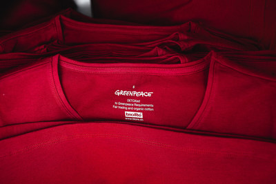 Utenos trikotažas has already finished production of the first batch of Greenpeace’s new t-shirt collection and will continue the production later this year. 