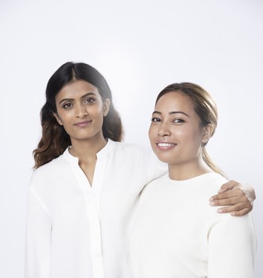 Pratiksha Pandey (à esquerda) e Binita Shrestha (à direita), as ganhadoras do prêmio “Power of Radiance Awards”