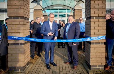 Christophe Cazabeau, Senior Vice President Surface Treatment (left), and Wayne Brown, Managing Director Chemetall UK (right), celebrated the Napier House opening with a ribbon cutting ceremony.