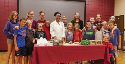 Chef Hadassah Patterson inspires students at the Minnesota State Academy for the Deaf during a stop on the HORMEL® NATURAL CHOICE® brand Good Feeds Us All Tour.