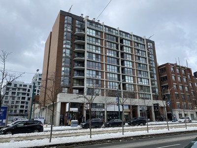 Exterior shot of 186 Spadina (CNW Group/Basecamp Climbing)