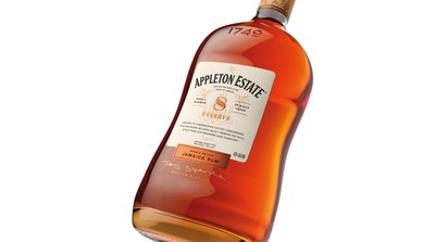 Le nouveau rhum 8 Year Old Reserve et le nouvel emballage qui clbre firement son hritage jamaquain. (Groupe CNW/Appleton Estate Jamaica Rum)